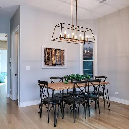 Immaculate Brand New Penthouse Chicago Villa